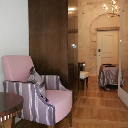 Palace Augubio Split Room photo